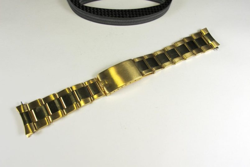 Gold rivet band